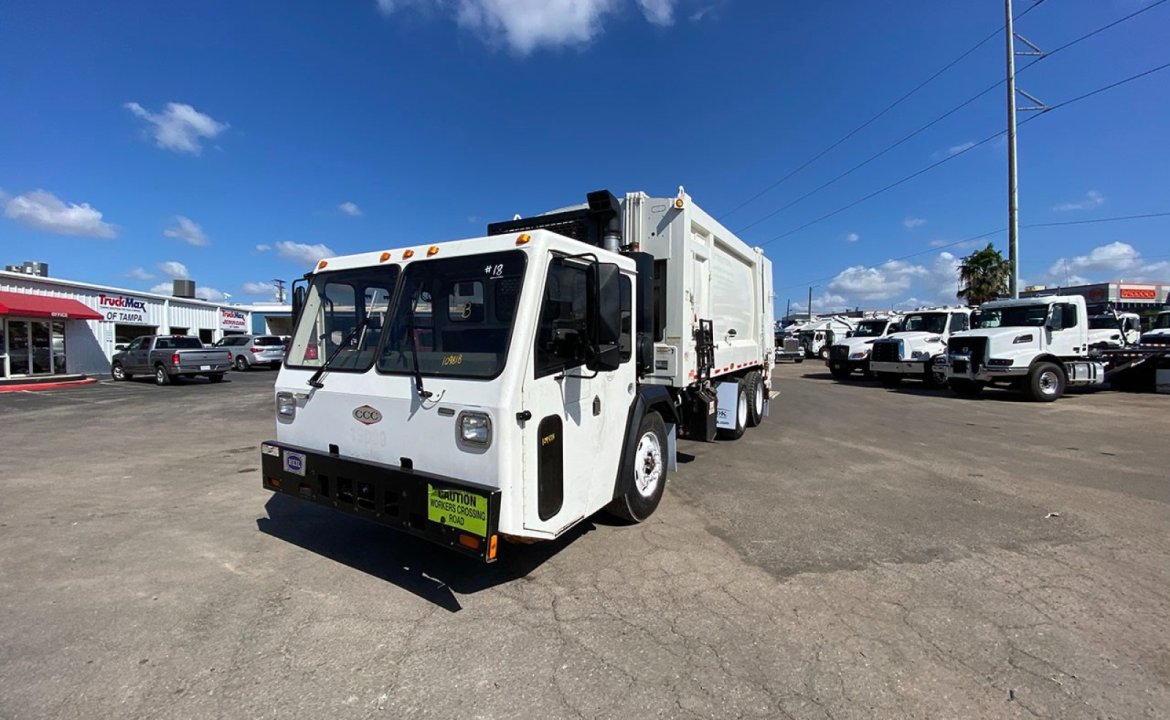 2017 CCC LET2 - 25 Yard Heil Dura Pack 5000 Rear Loader Garbage Truck