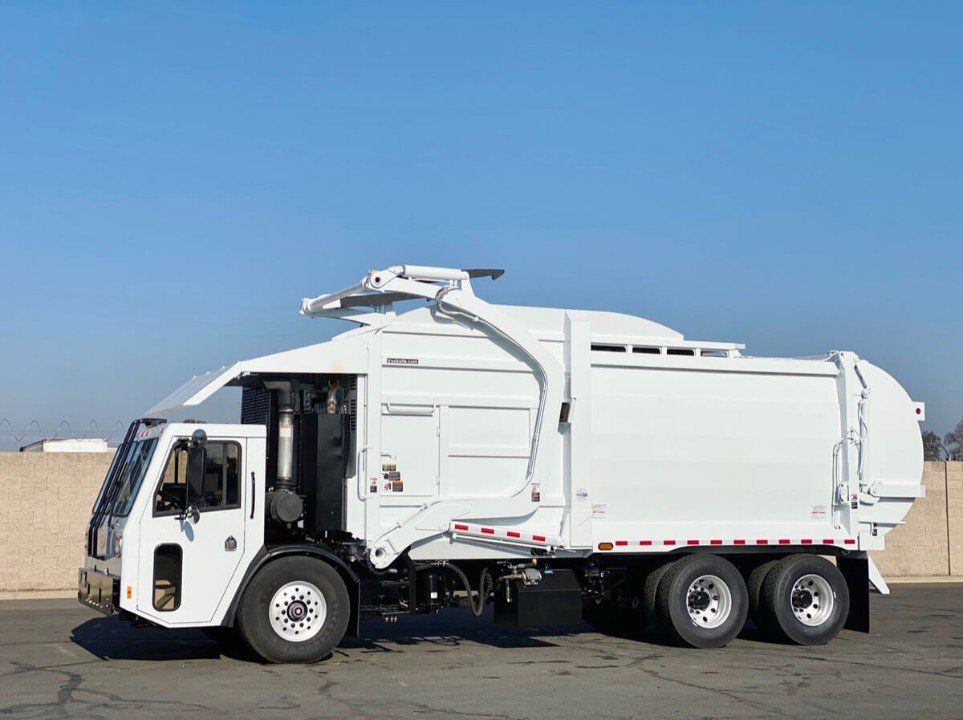 2015 CCC LET McNeilus CNG 40 YD Front Load Garbage Truck