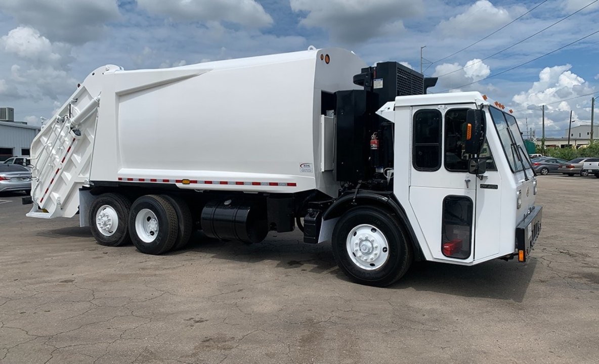 2013 CCC LET2 - 25 yd Loadmaster Rear Loader Garbage Truck