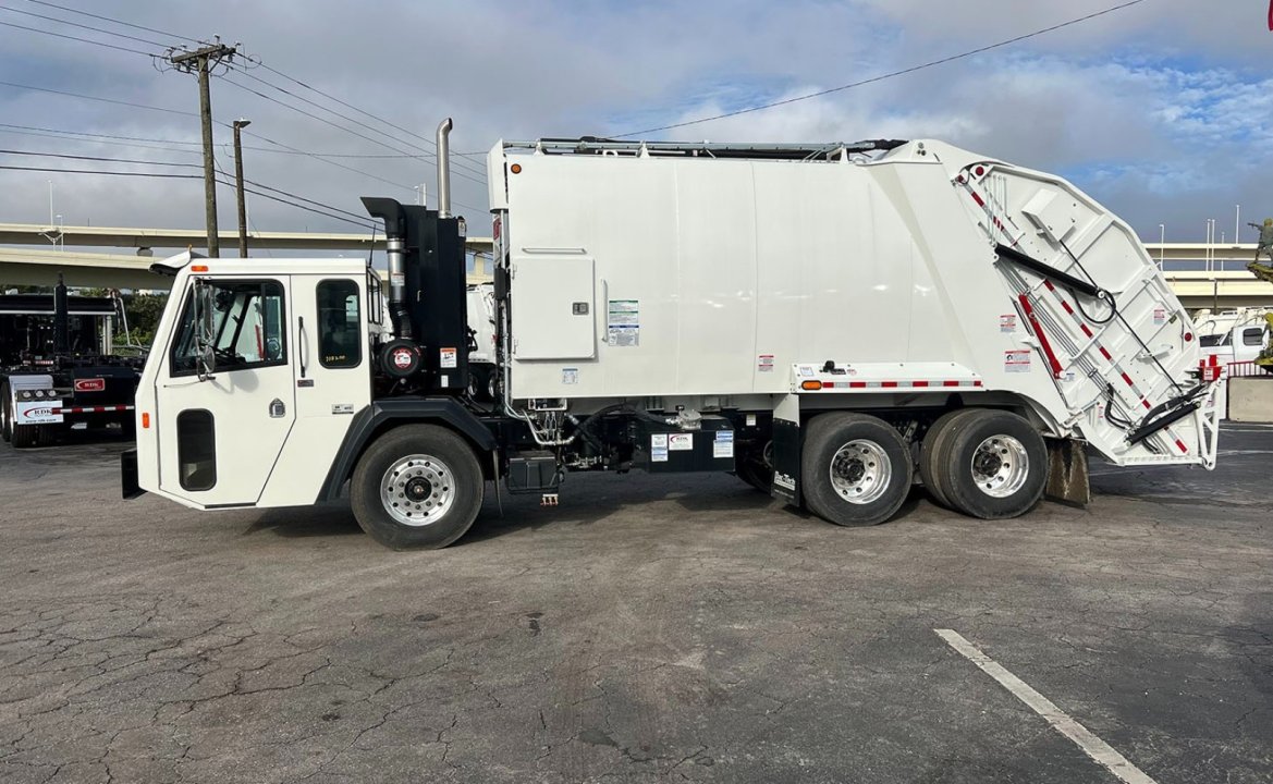 2024 Battle Motors LET2 - 28 yd Pac Tech Rear Loader Garbage Truck