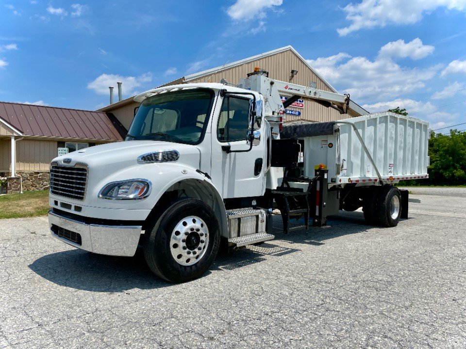 2023 Freightliner M2-106, Pac Mac Grapple Truck