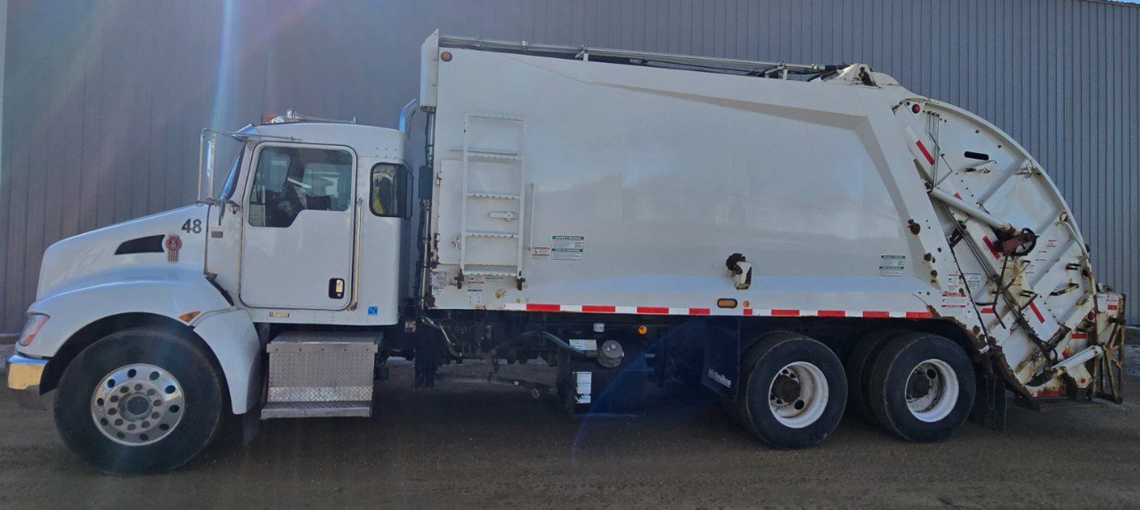 2019 Kenworth T370 w/ McNeilus 25CY Rearload