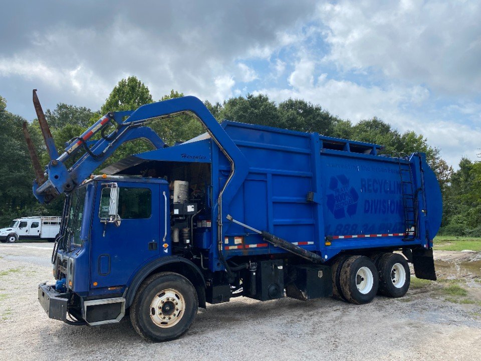 2012 Mack MRU613/44yd EZ-Pack Commercial Front Loader.