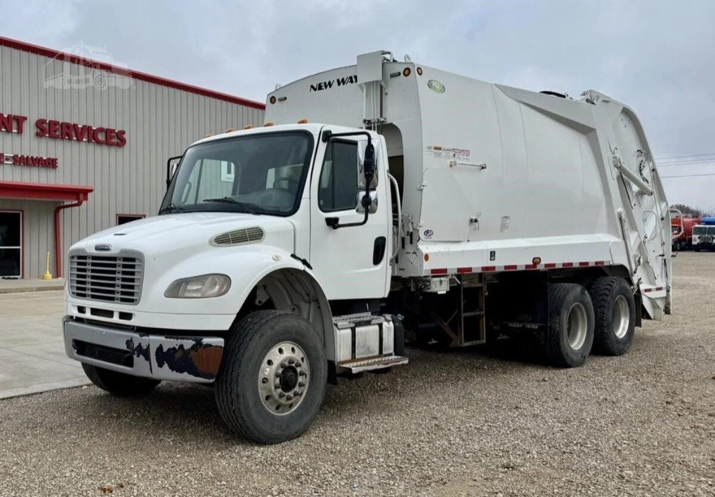 2014 Freightliner Business Class M2106 25 Yd New Way Rear Loader