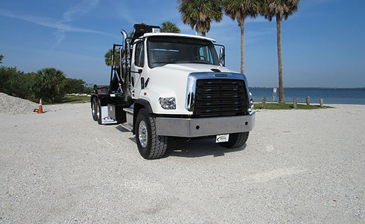 2025 Freightliner 114SD - 60000 lbs Pac Mac Roll Off Truck