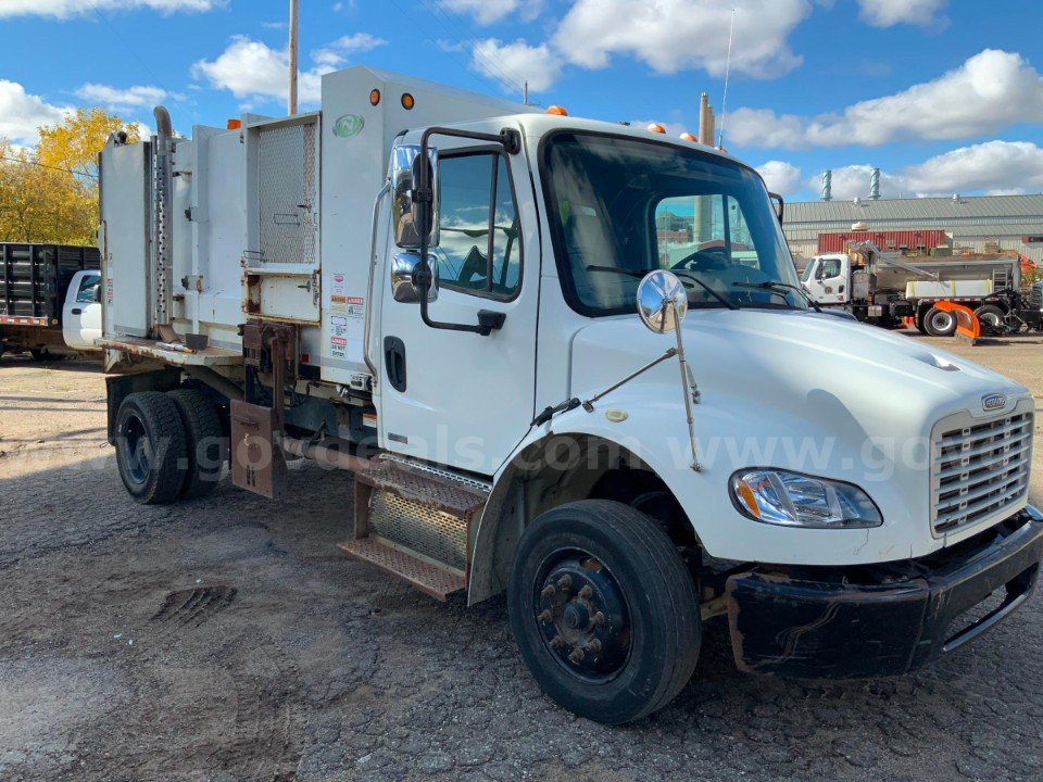 2010 Freightliner M2 106