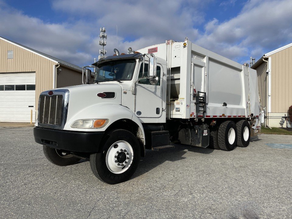 2017 Peterbilt 348, 25 Yd Heil Rear Loader