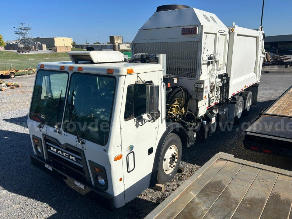 2014 Mack LEU613/Heil Python Garbage Truck