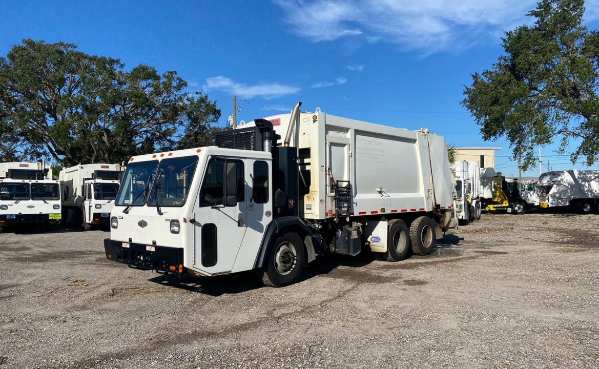 2017 CCC LET2 - 25 Yard Heil Dura Pack 5000 Rear Loader Garbage Truck