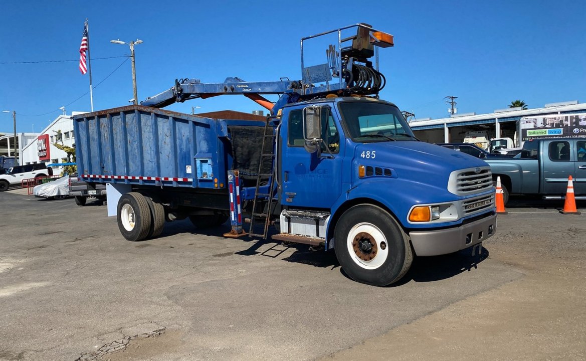 2007 Sterling ACTERRA - 28 yd Petersen Grapple Truck