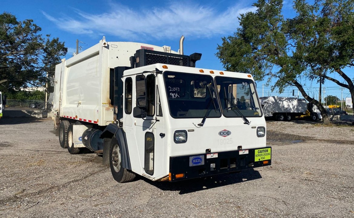 2017 CCC LET 2 - 25 Yard Heil Dura Pack 5000 Rear Loader Garbage Truck