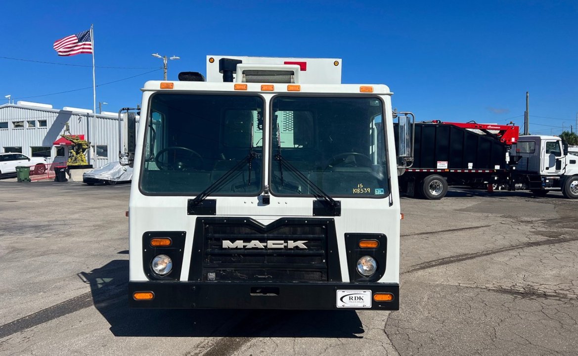 2014 Mack LEU613 - 30 yd Heil Side Loader Garbage Truck