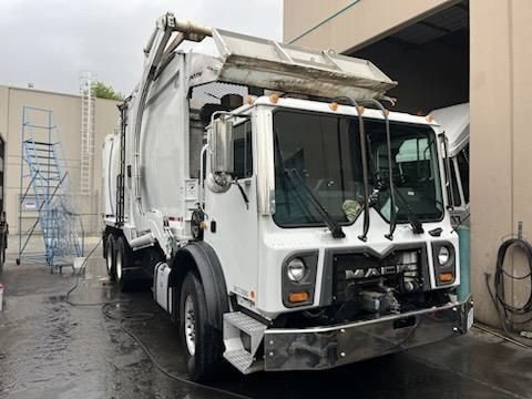 2023 MACK TE64 NEW WAY MAMMOTH 40 YD FRONT LOADER