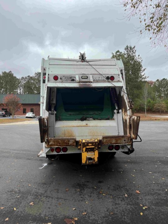 2007 Sterling Heil 5000 25yd Rear Loader with Winch & 1 tipper