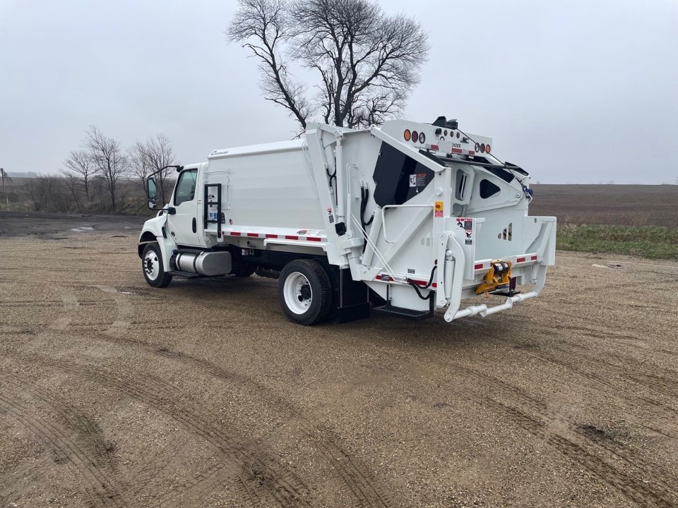 2024 INTERNATIONAL MV607 CURBTENDER QUANTUM MD 11 YD REAR LOADER