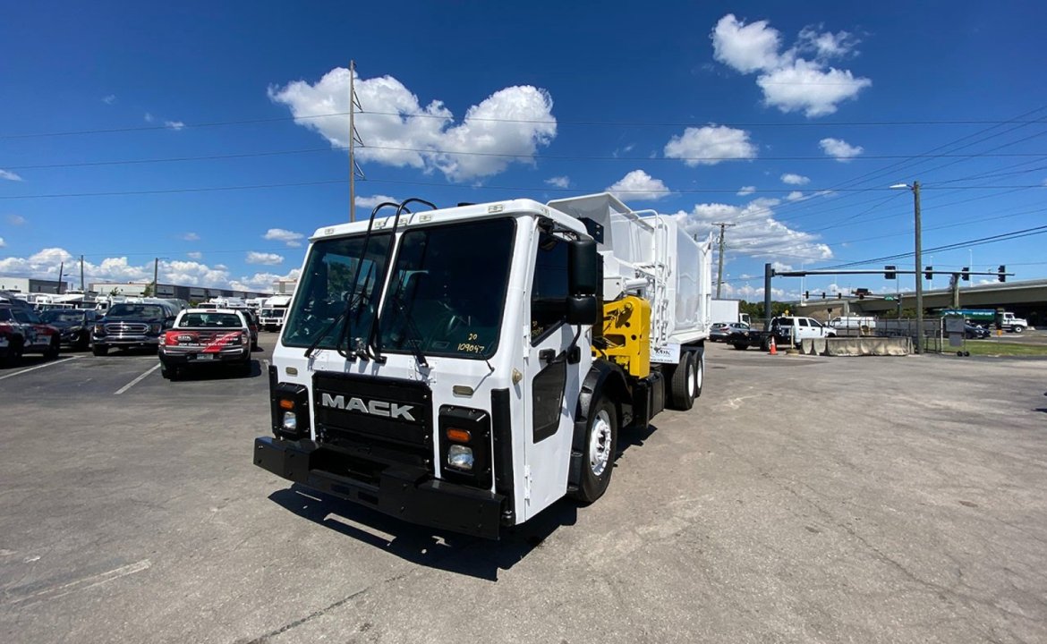 2017 Mack LR613 - 31 yd Dadee Scorpion Side Loader Garbage Truck