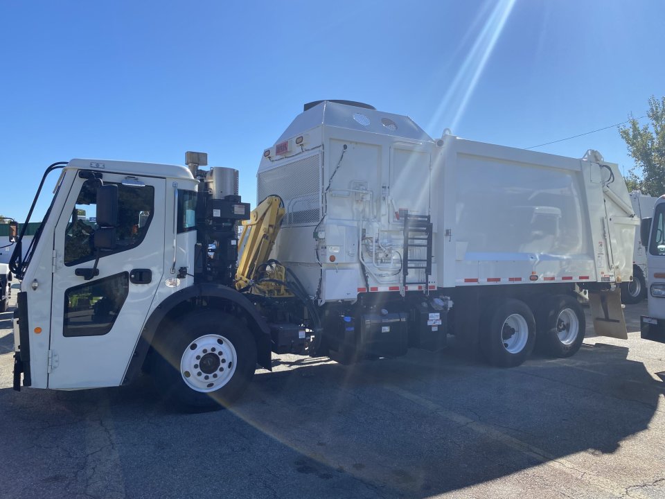 2022 Mack LR64 Heil Automated Side-Loader   READY TO GO!