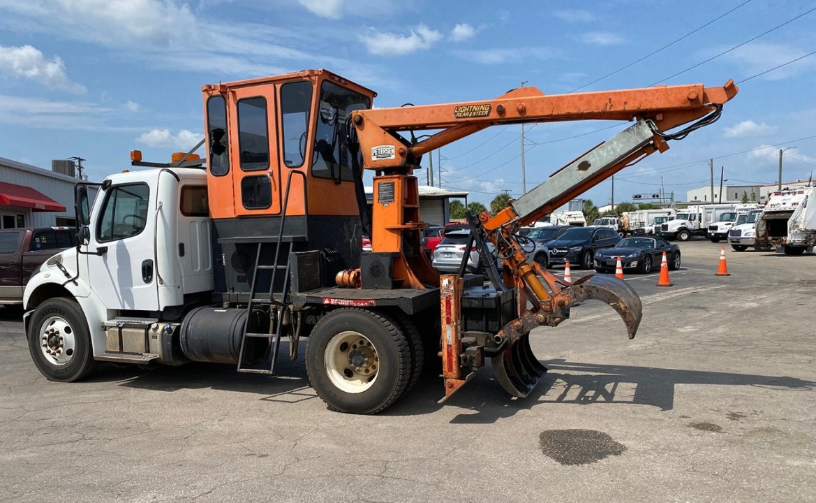 2016 Freightliner M2 - Rear Steer Petersen Lightning Loader Grapple Truck