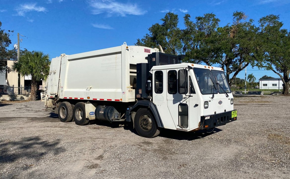 2017 CCC LET2 - 25 Yard Heil Dura pack 5000 Rear Loader Garbage Truck