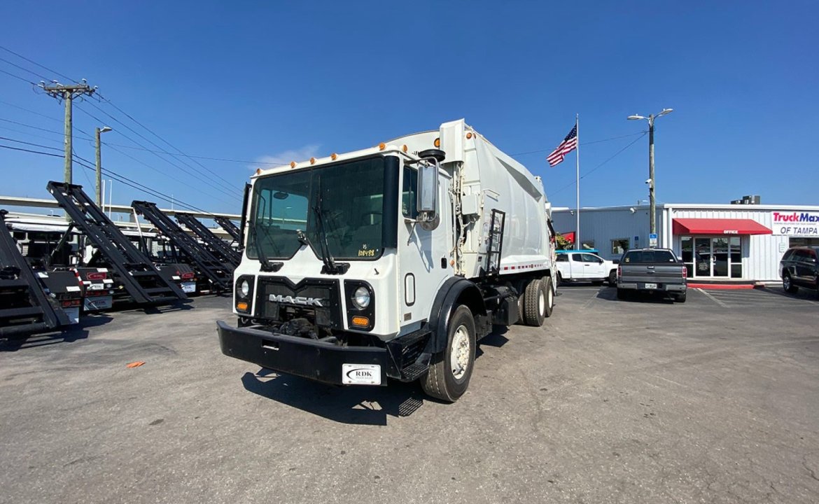 2011 Mack MRU613 - 28YD Mc Neilus Rear Loader Garbage Truck