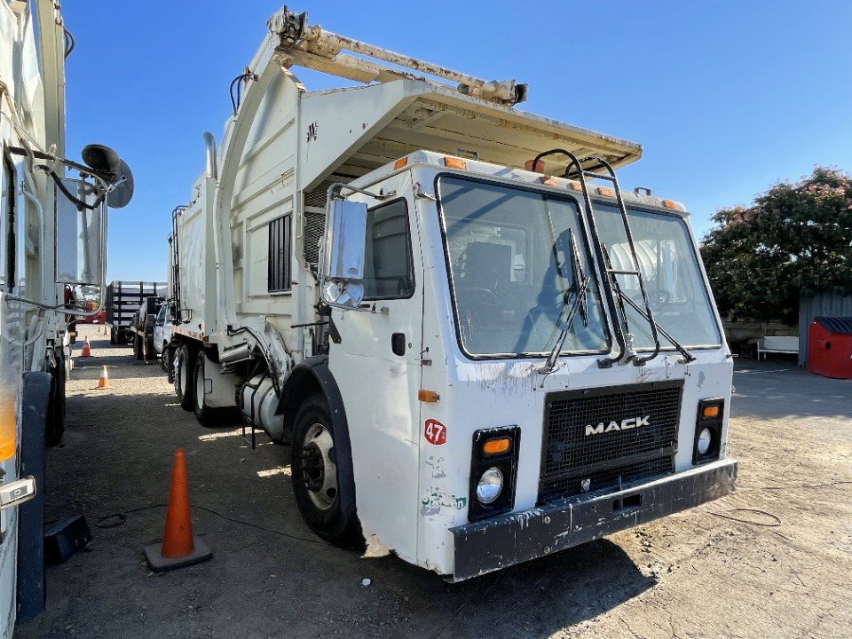 2005 MACK LE613 FRONT LOADER TRUCK FOR SALE!!