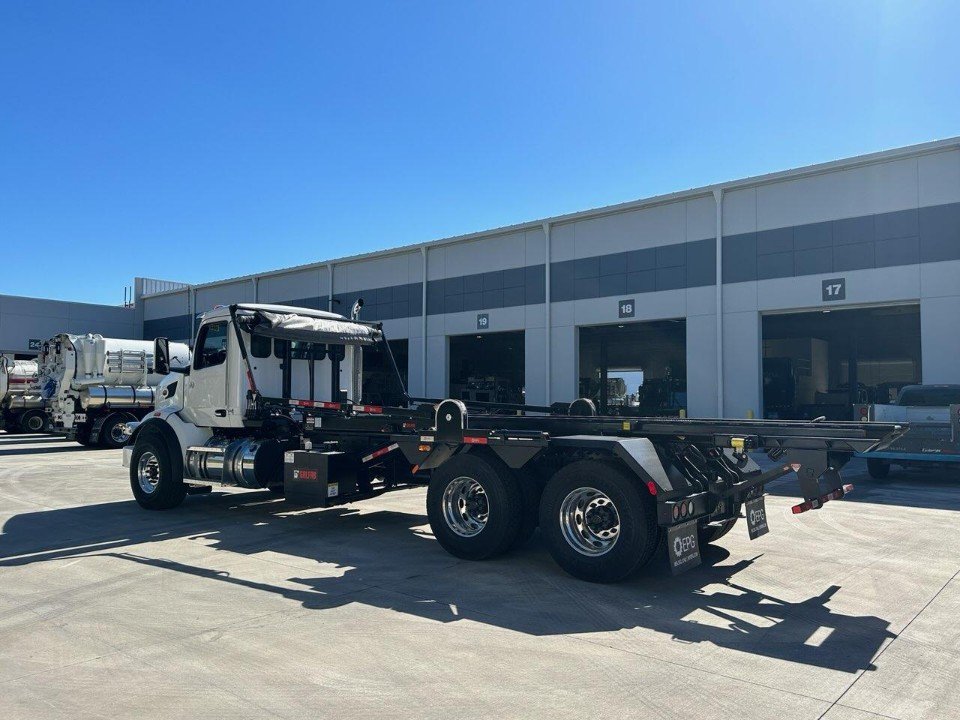 2024 Peterbilt 567, 75,000 lb. Galfab hoist Roll Off Trucks