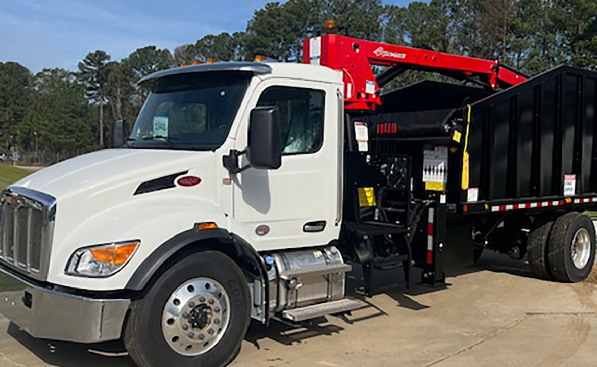 2024 Peterbilt 537 - 28 yd Pac Mac Grapple Truck