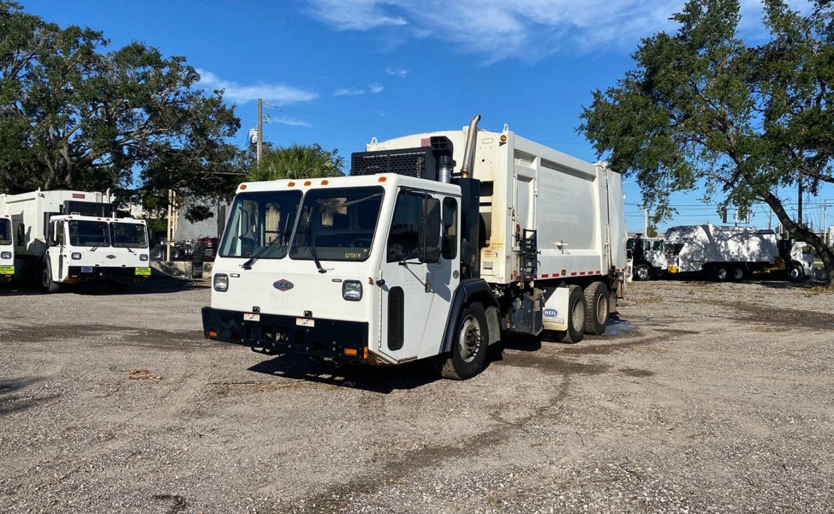 2017 CCC LET2 - 25 Yard Heil Dura Pack 5000 Rear Loader Garbage Truck