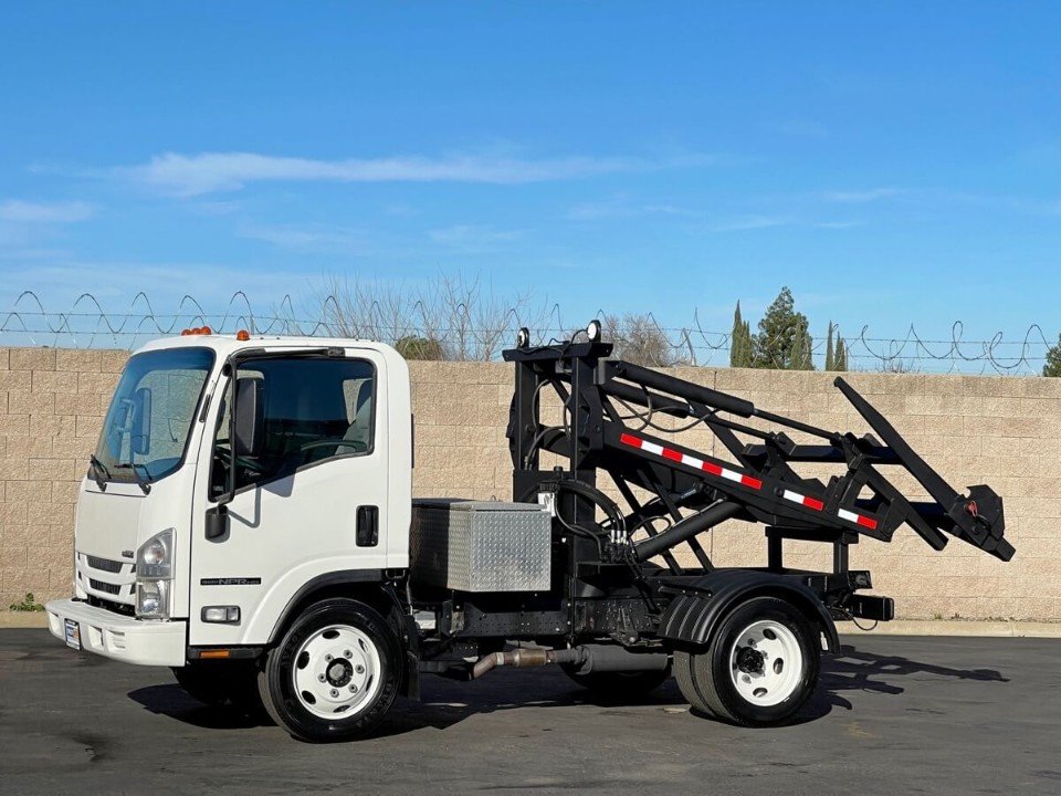 2016 Isuzu NPR CDU Container Delivery