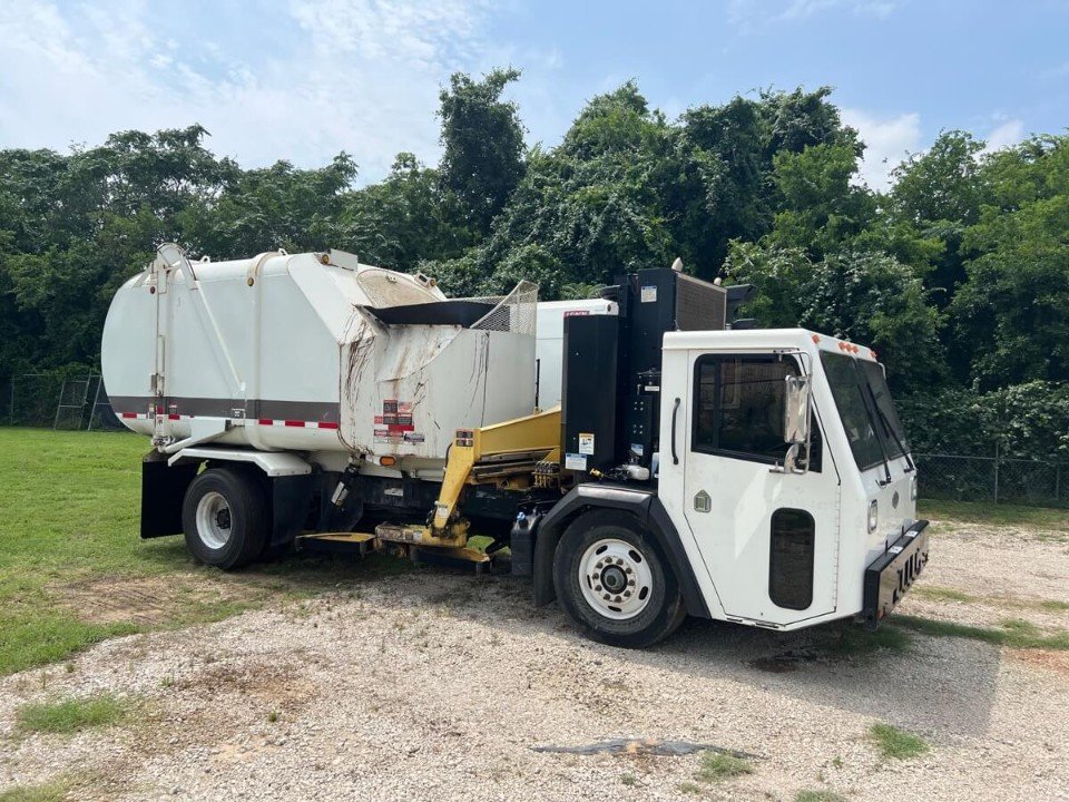 2016 Crane Carrier, 22 Yd Heil Rapid Rail Side Loader