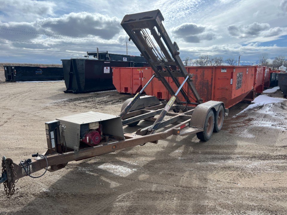 2010 NEDLAND rolloff trailer and containers