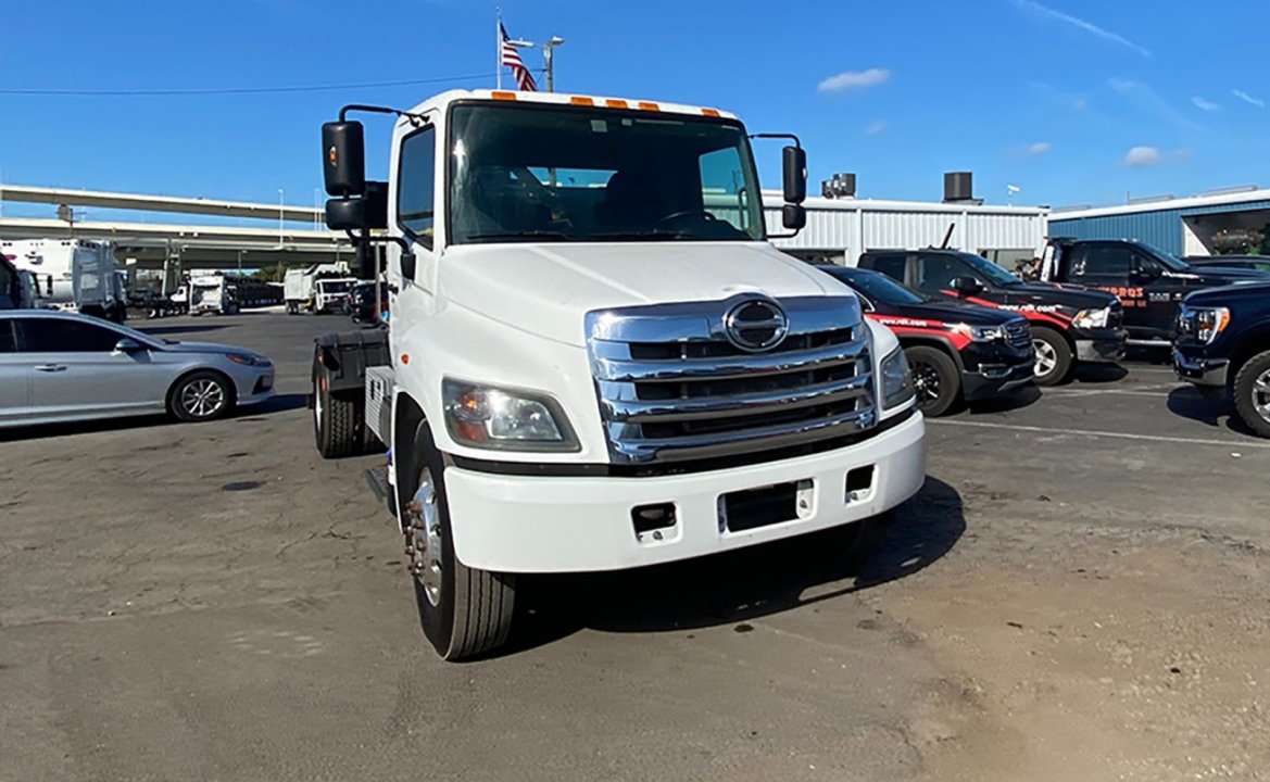 2019 Hino 268 - 8,000 lb. Galbreath Container Delivery Unit