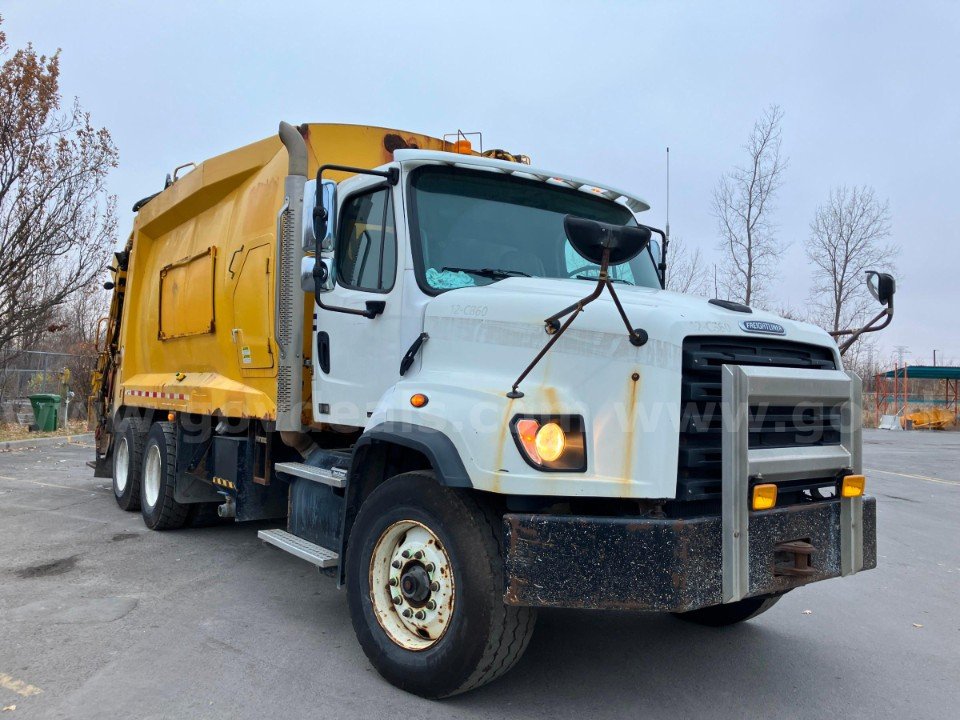 2013 Freightliner 114SD   