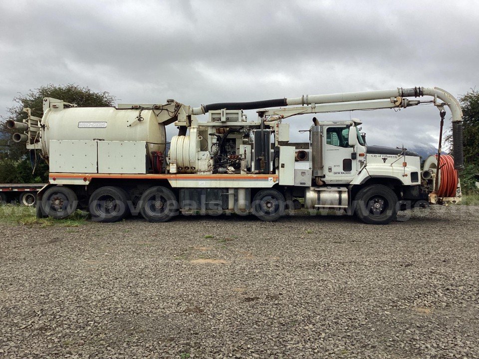 2001 International Vacuum Truck