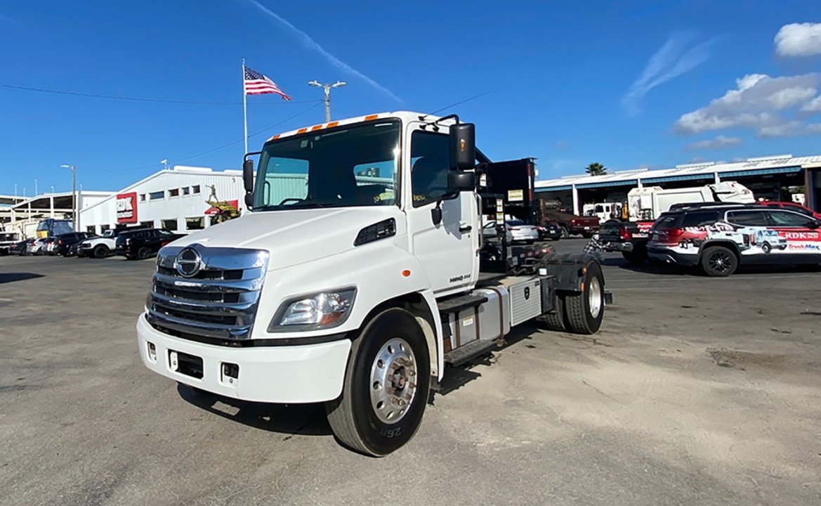 2019 Hino 268 - 8,000 lb. Galbreath Container Delivery Unit