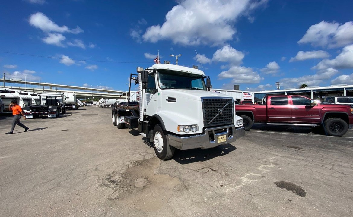 2020 Volvo VHD64 - 60,000 LB Pac Mac Roll Off Truck