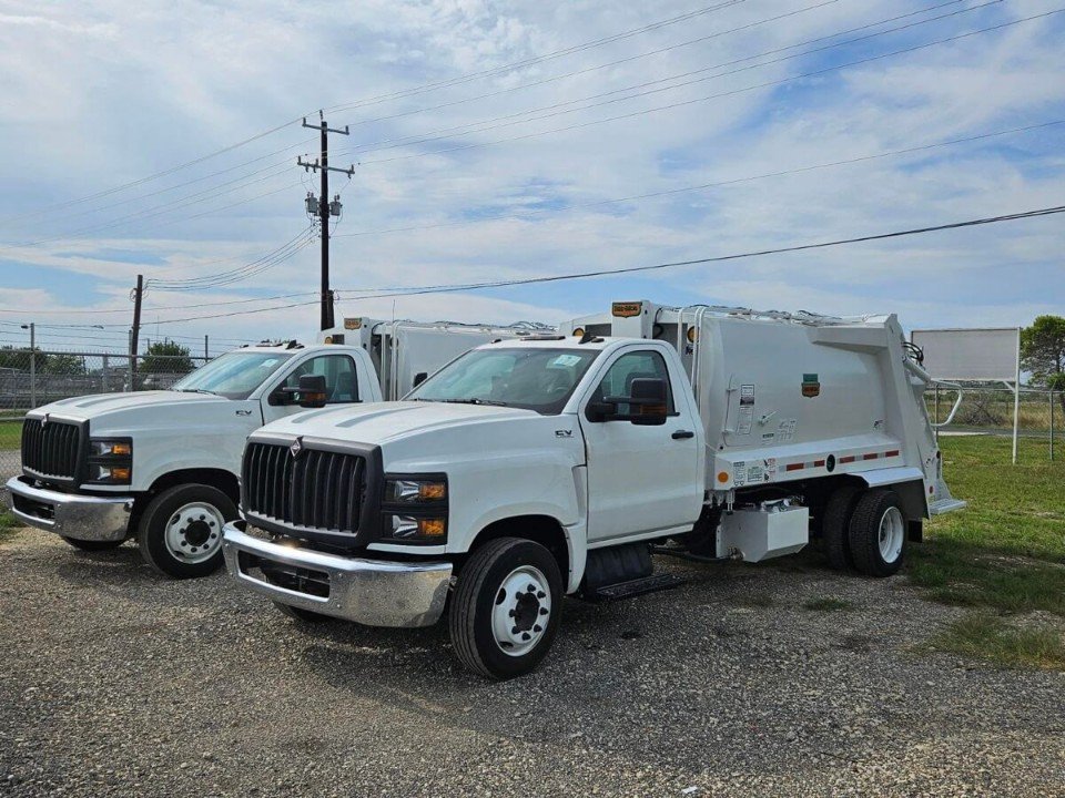 2024 International CV, 8 Yd Pak Mor Rear Loader