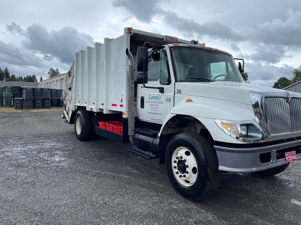 2005 International Rear Loader 