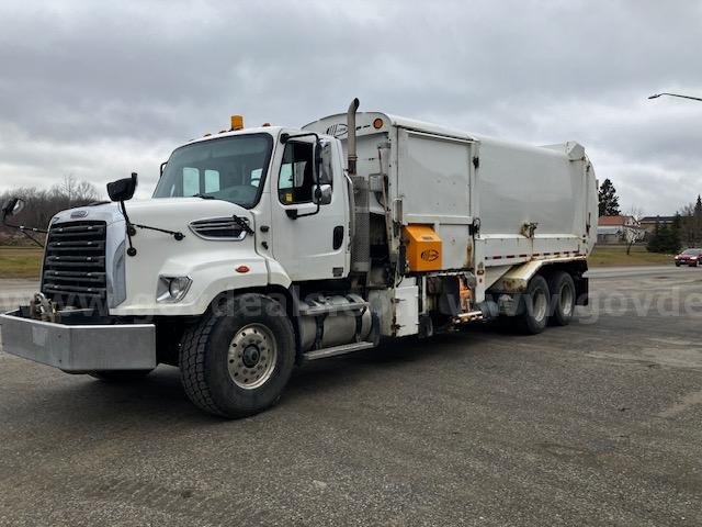 2019 Freightliner 108SD Garbage Truck