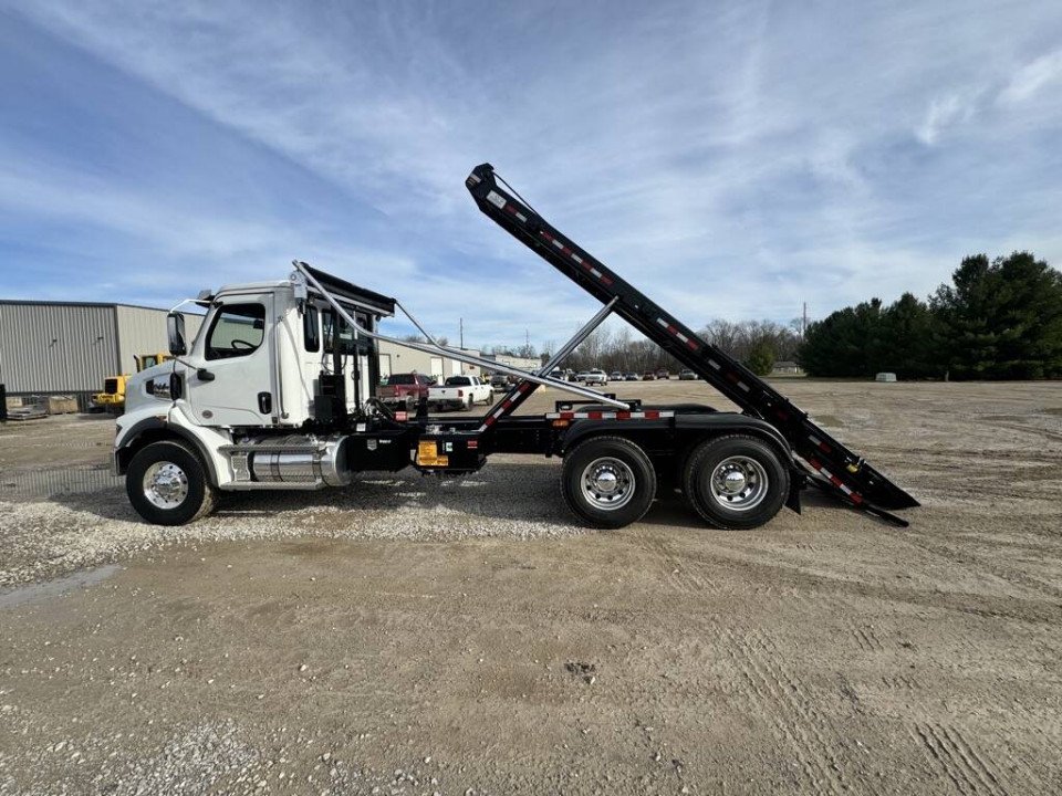 2025 Western Star 47X Rolloff Truck