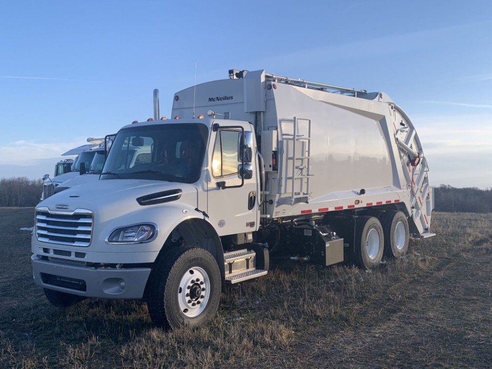 2025 Freightliner M2-106 McNeilus 2513-XC