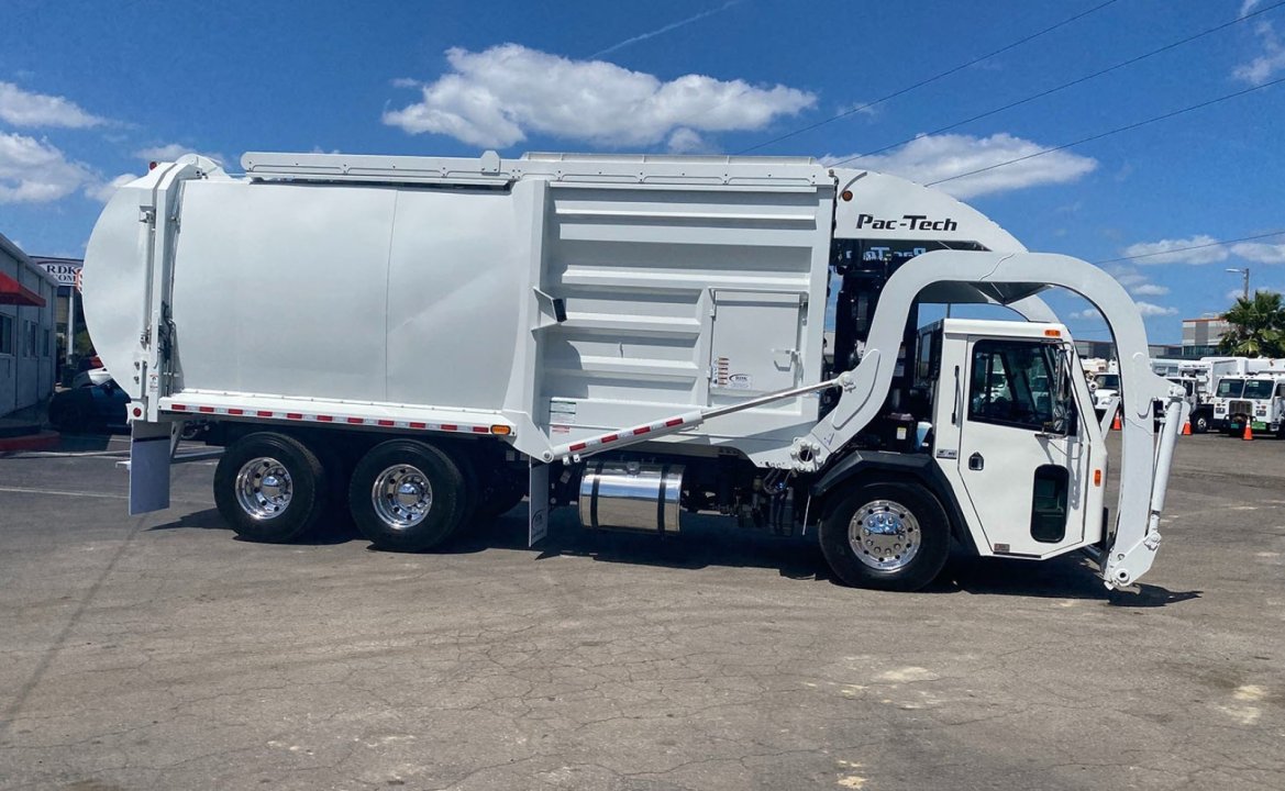 2024 Battle Motors LET2 - 40 Yard pac Tech Front Loader Garbage Truck