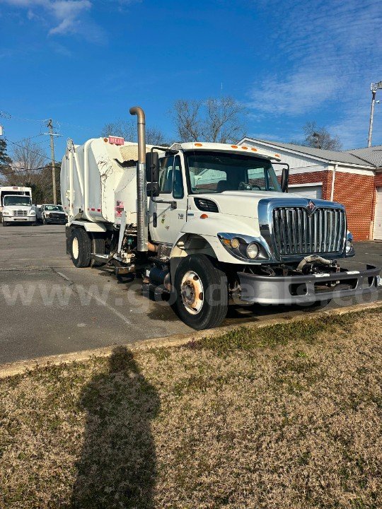 2008 International 7400 Garbage Truck