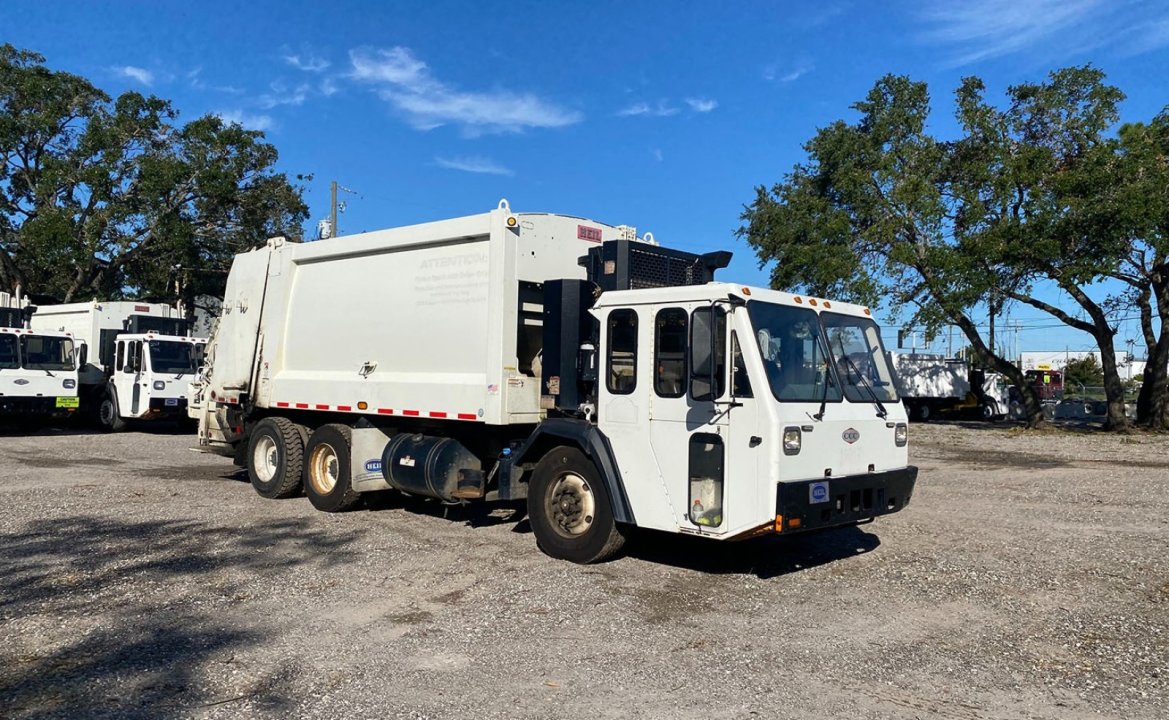 2017 CCC LET2 - 25 Yard Heil Dura Pack 5000 rear Loader Garbage Truck