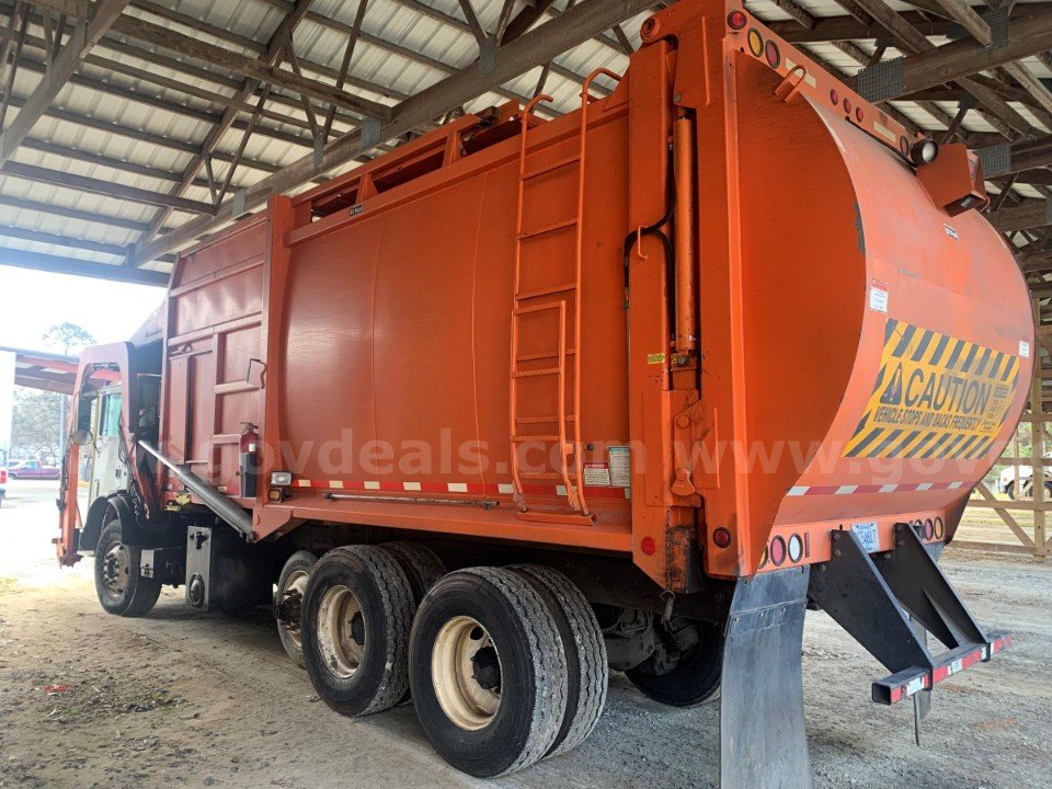 2014 Mack MRU613 Front Loader