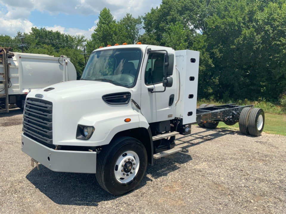 2018 Freightliner 114SD CNG Cab &amp; Chassis 