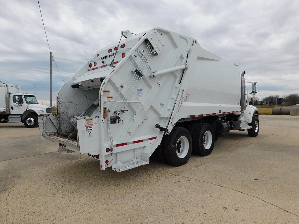 New Way 25 Yd Cobra Magnum Rear Loader - Rent Me Today!