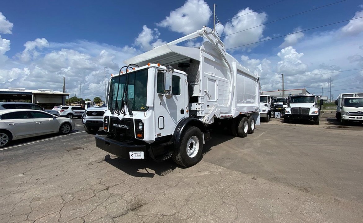 2010 Mack MRU613 - 40 yard Heil Front Loader Garbage Truck