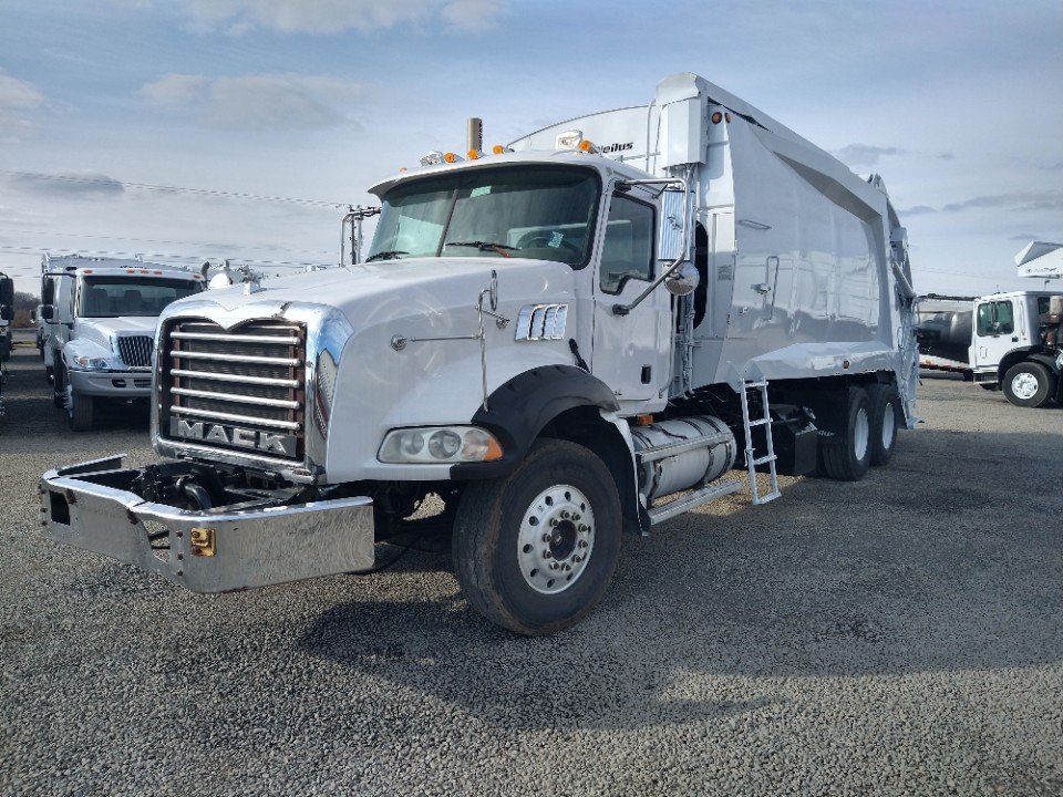 2010 Mack GU813