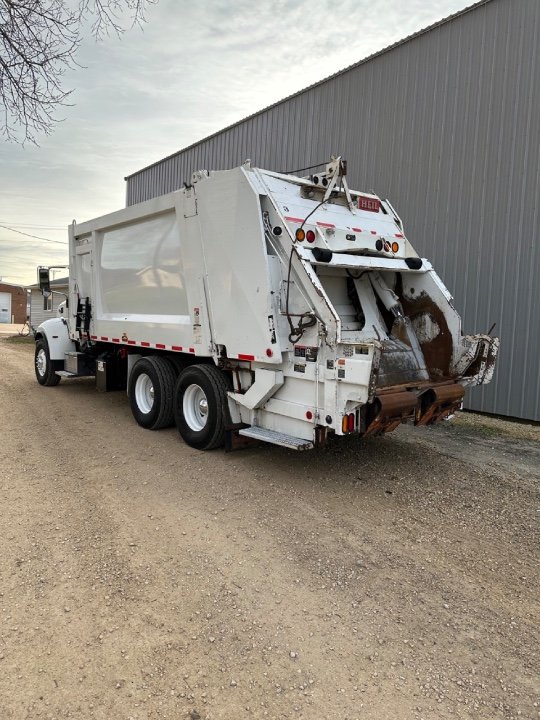 2020 PETERBILT 348 HEIL 5000 25 YD REAR LOADER $154,900